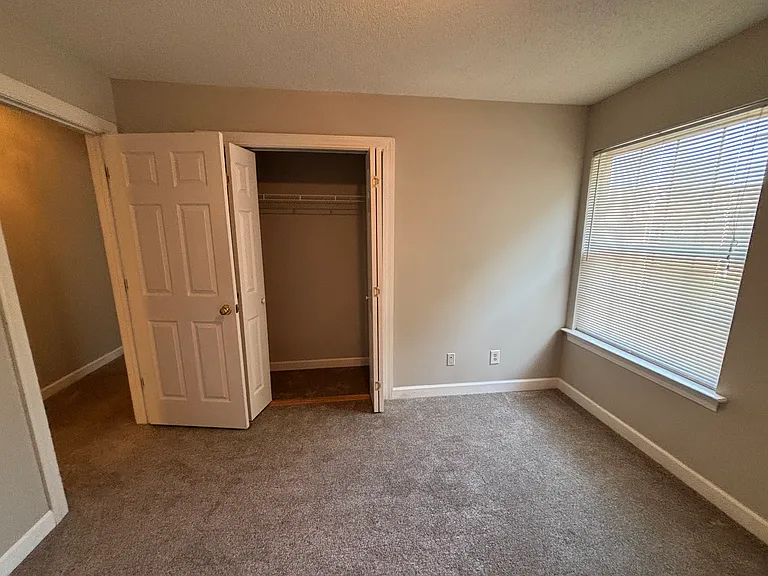 4388 Daphne Ln #F — Photo 6