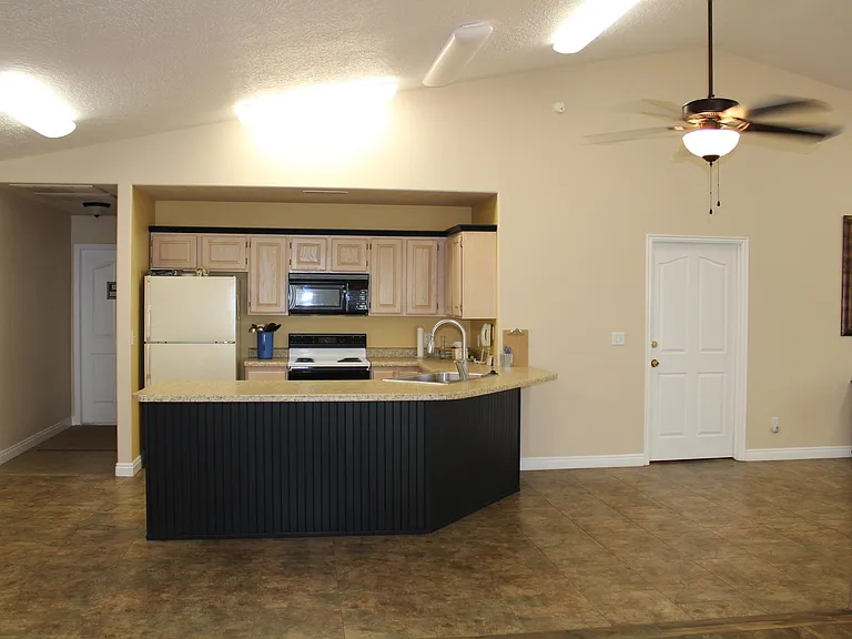 210 N Mall Dr — Photo 28
