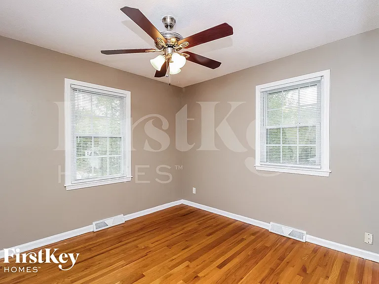 704 Melrose St — Photo 13