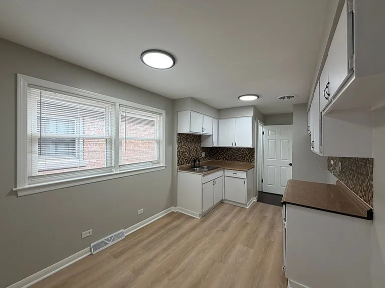 9756 S Lowe Ave — Photo 7