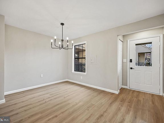 5th image of 802 Begonia Ct