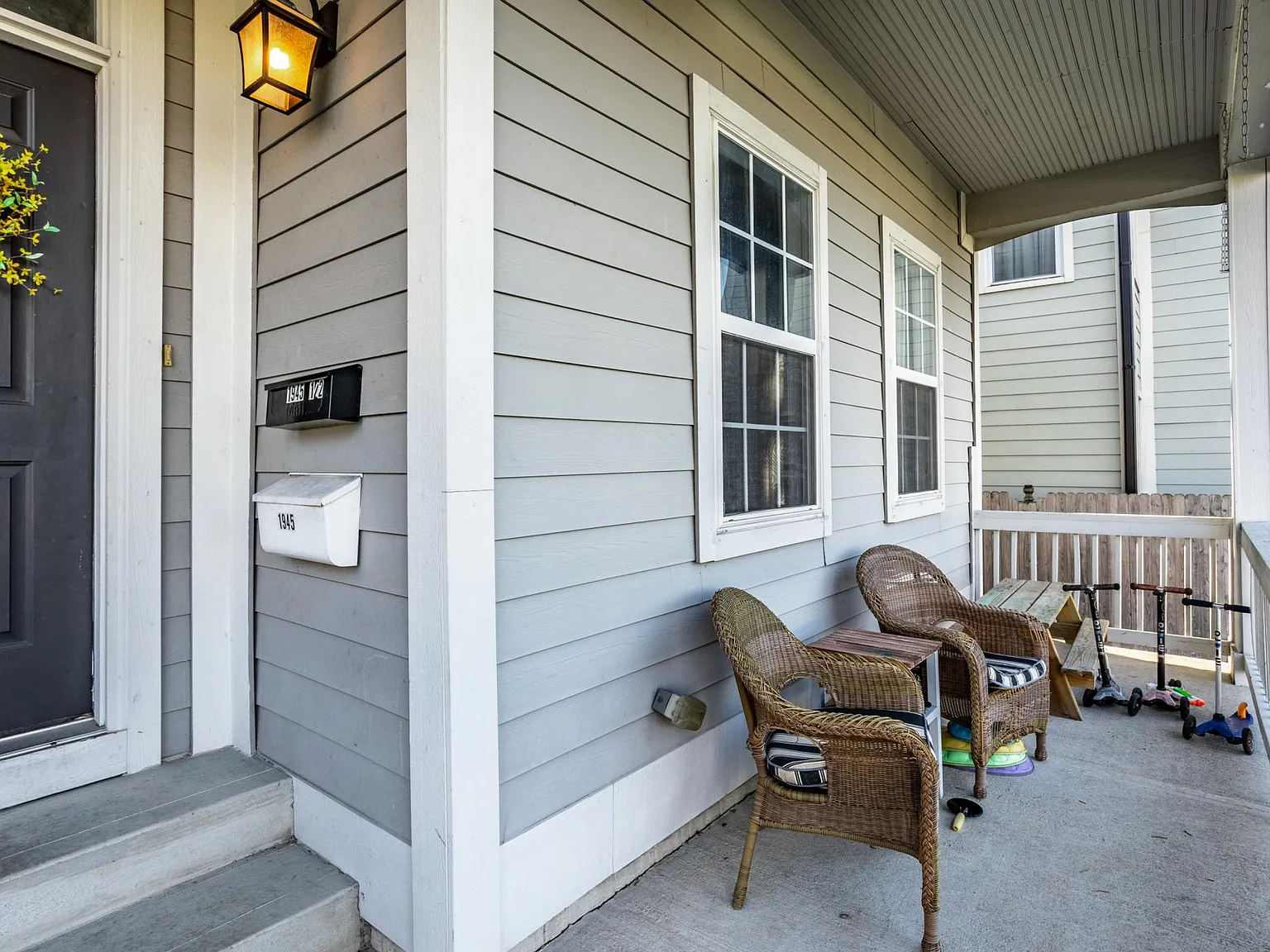 4 bed, 2568 sqft, $3,300 — Photo 2