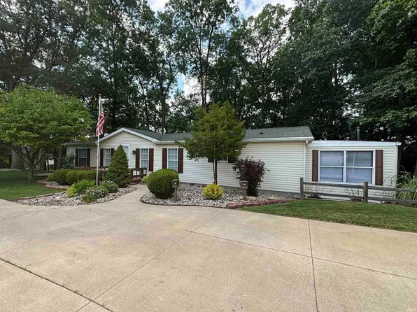 120 140th Ln, Angola, IN 46703