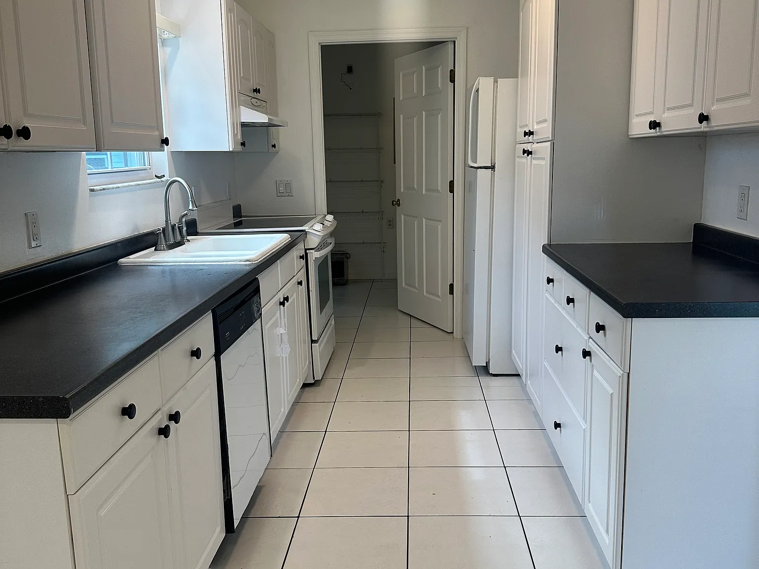 1 bed, 900 sqft, $1,550 — Photo 2