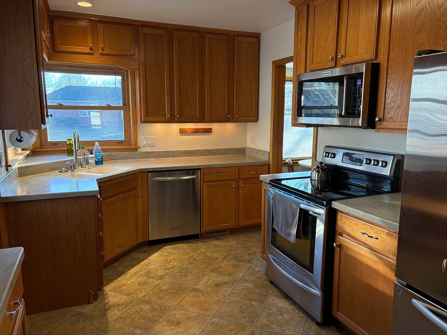 3 bed, 1600 sqft, $3,200 — Photo 4