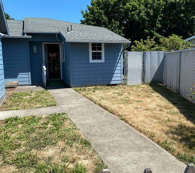 1st image of 2266-2268 SE 10th St