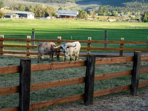 1176 NE Barnes Rd, Prineville, OR 97754
