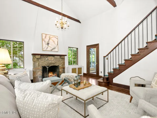 18 Meadowbank Rd, Old Greenwich, CT 06870