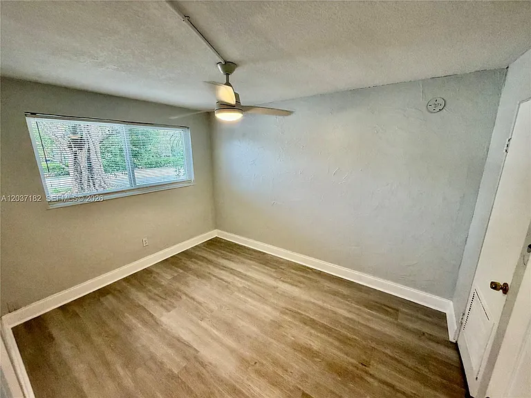 2809 NE 6th Ln #2809 — Photo 11