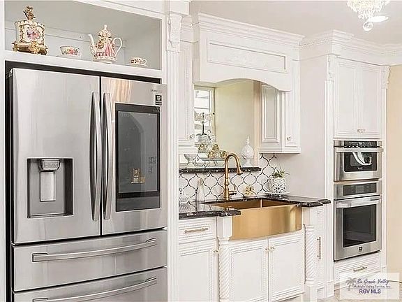 5th image of 908-932 S Cesar Chavez Rd