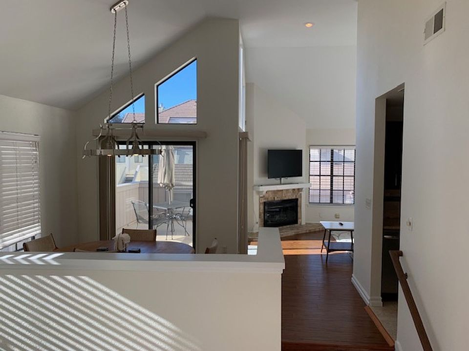 1st image of 407 Shore View Dr