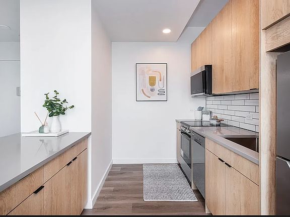 3rd image of 1856 Park Ave #5H
