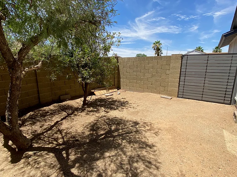 Side Yard By Large Gate (over 5 foot gate)