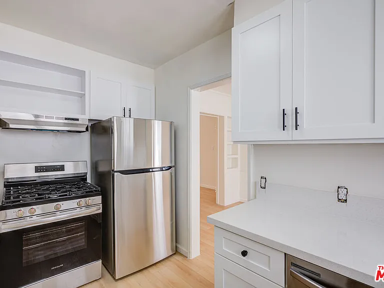 143 S Canon Dr #B — Photo 13