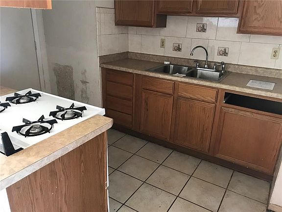 4th image of 9600 Bahamas St