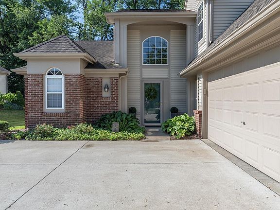 2nd image of 722 E Moss Creek Dr