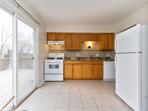 4th image of 22404 Imperial Dr