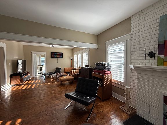 2nd image of 322 W Crest Ave