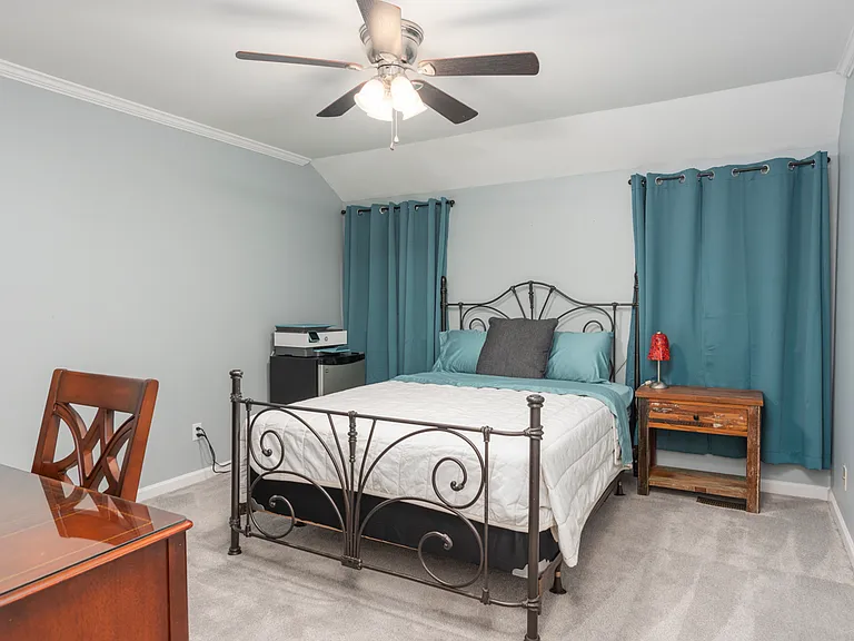510 E Gillespie St #B8 — Photo 12