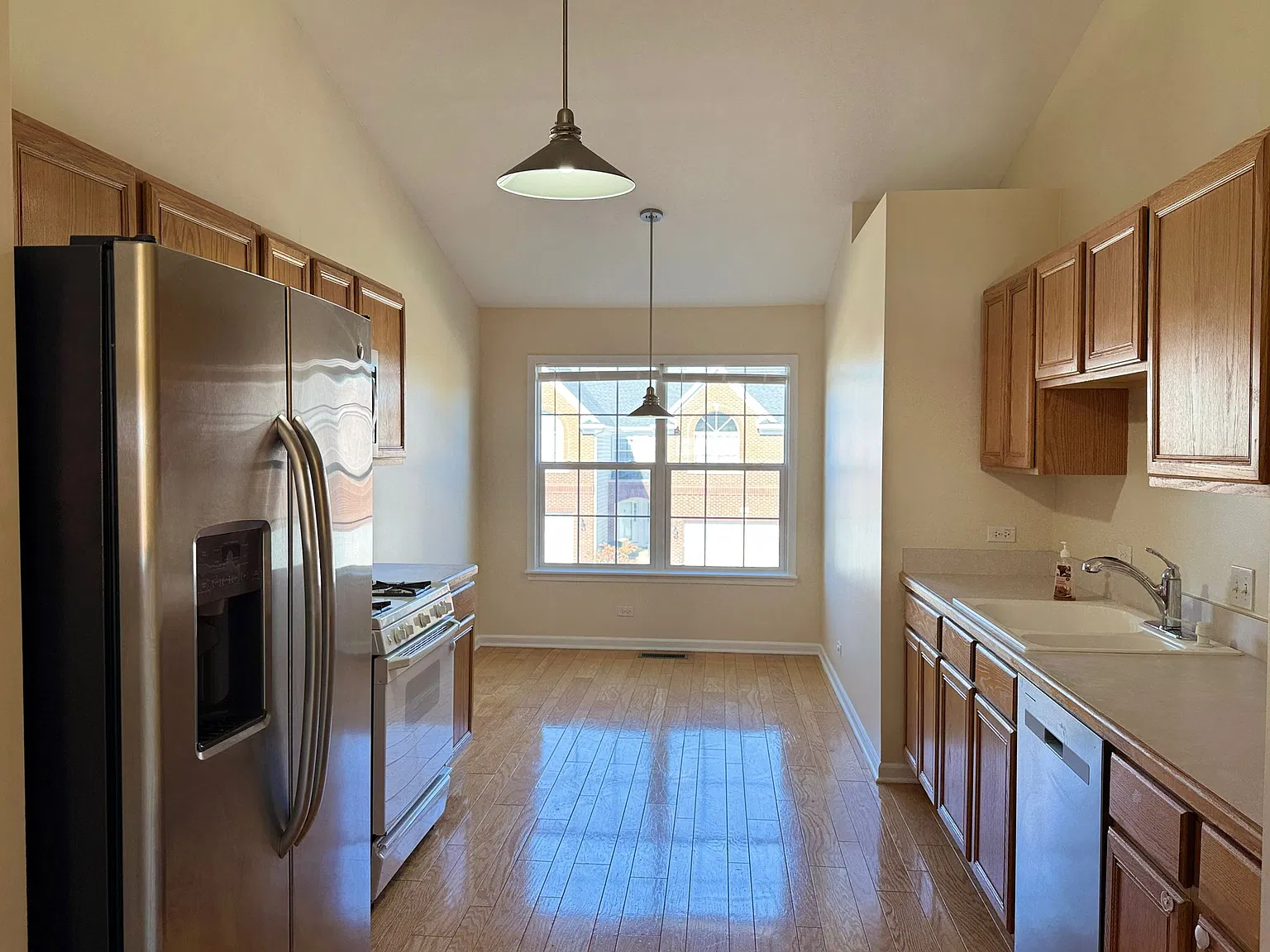 2 bed, 1200 sqft, $2,550 — Photo 4