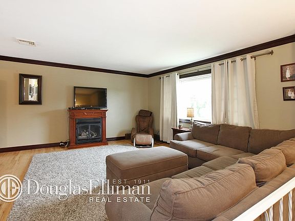 2nd image of 249 Woodhull Ave