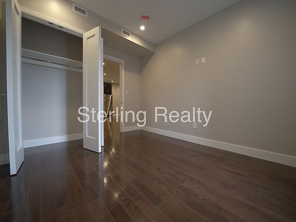 5th image of 27-24 Hoyt Ave S #R2
