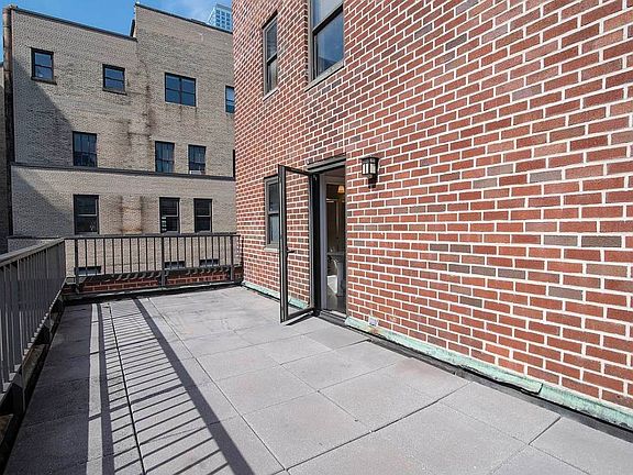 3rd image of 330 W 45th St APT 10E