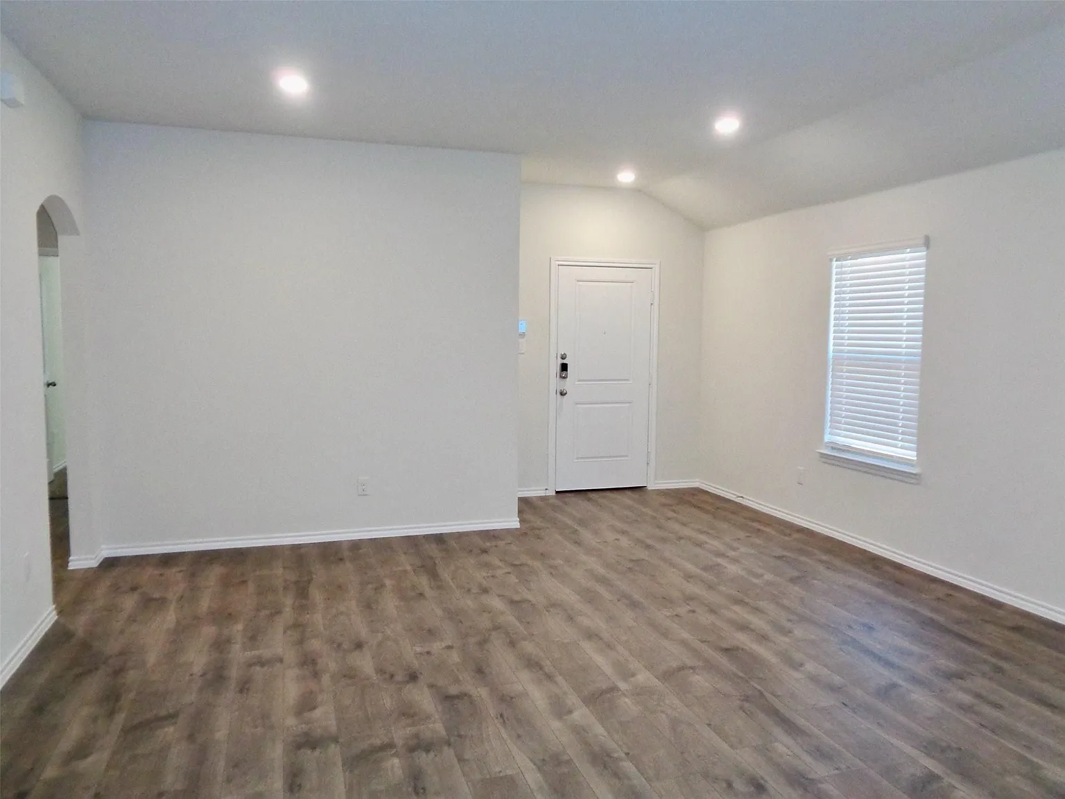 4 bed, 2.0 bath, 1650 sqft, $1,750 — Photo 3