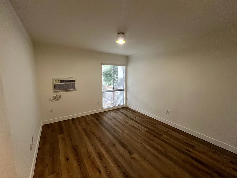 15432 Gault St — Photo 15