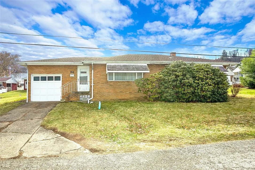 209 Marston St photo 1