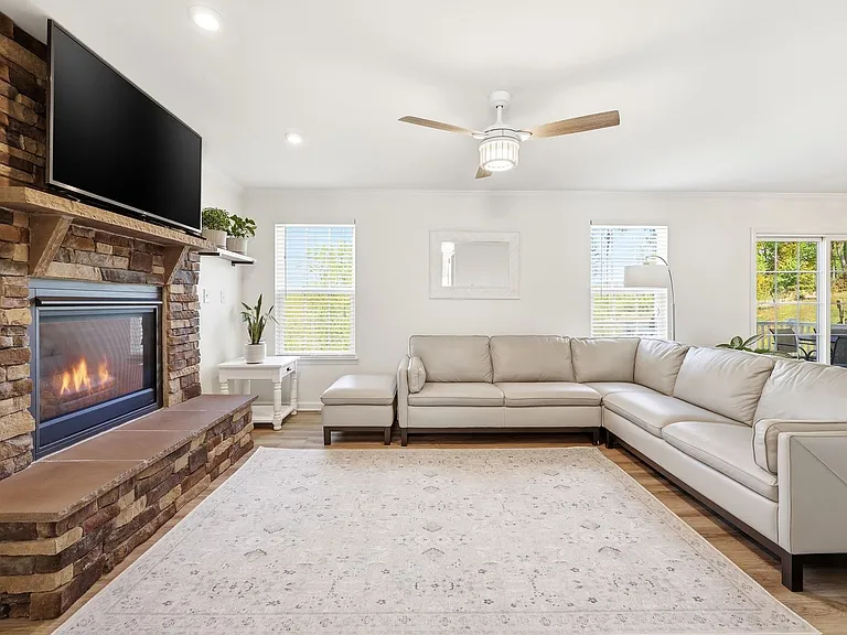 4435 Sunset Dr — Photo 5