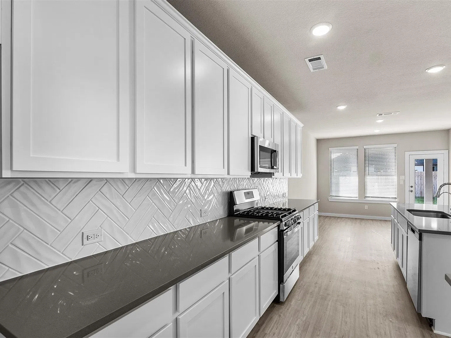 4 bed, 3.5 bath, 3138 sqft, $3,500 — Photo 4