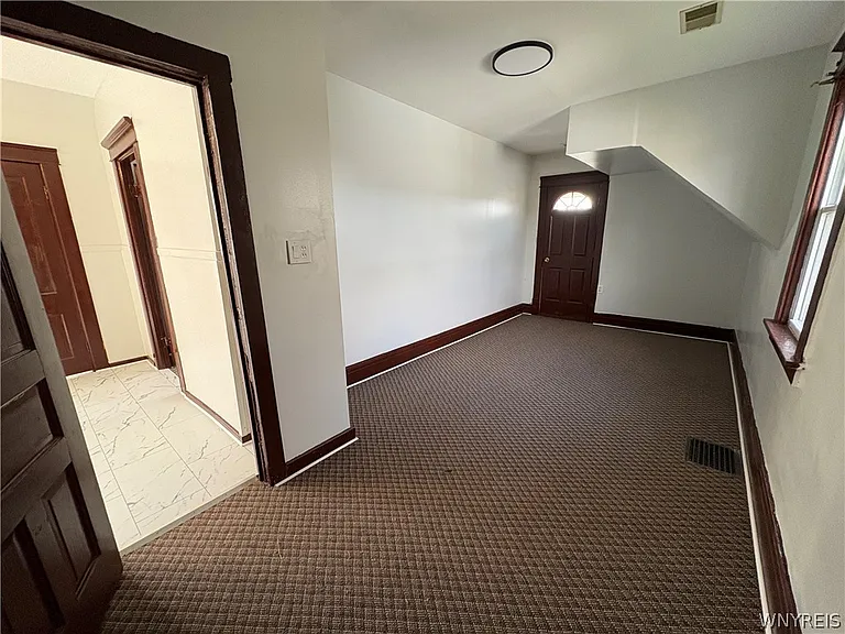 143 Reo Ave — Photo 12