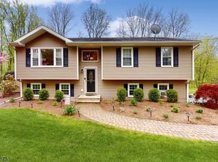 77 Grayrock Rd, Clinton, NJ 08809