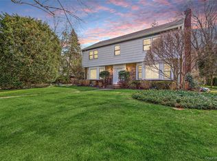 46 Wensley Dr, Great Neck, NY 11021