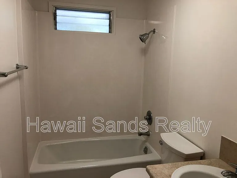 720 Birch St #D — Photo 6