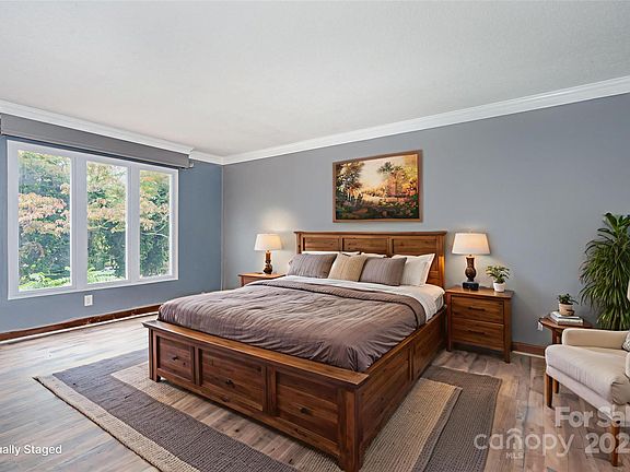 2nd image of 204 Belwood Dr