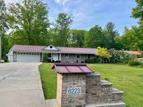 6223 E Townline Lake Rd, Harrison, MI 48625