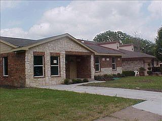 5th image of 623 E Daugherty Dr