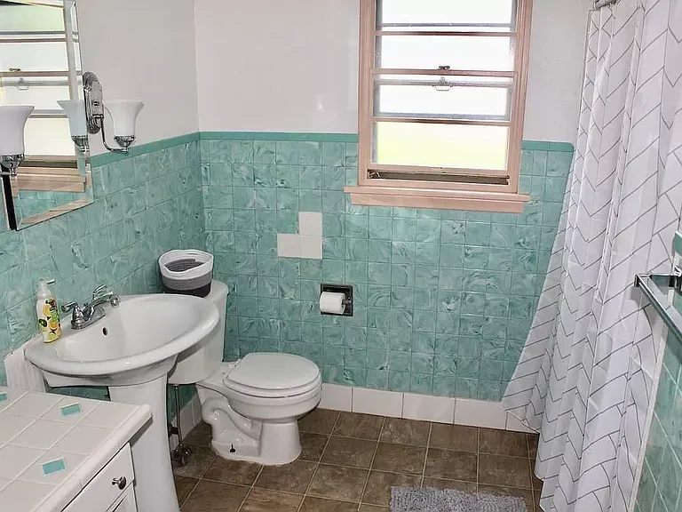 160 E McArthur Ave — Photo 13