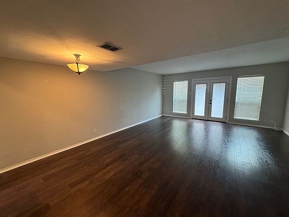 2nd image of 5110 Lake Shore Dr