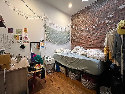 4th image of 418 Melrose St APT 3L