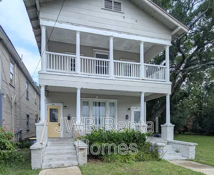 1924 Walnut St — Photo 2
