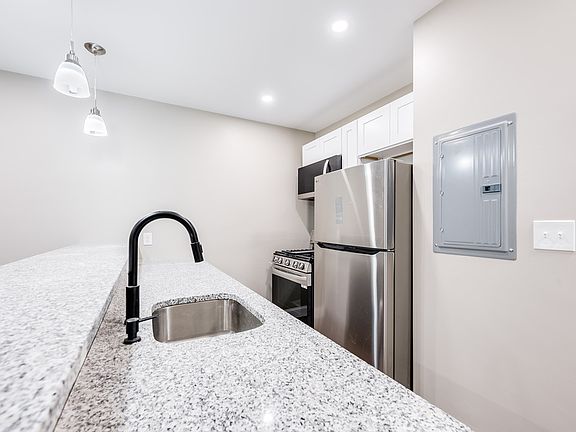 5th image of 25 Buckley St #1L