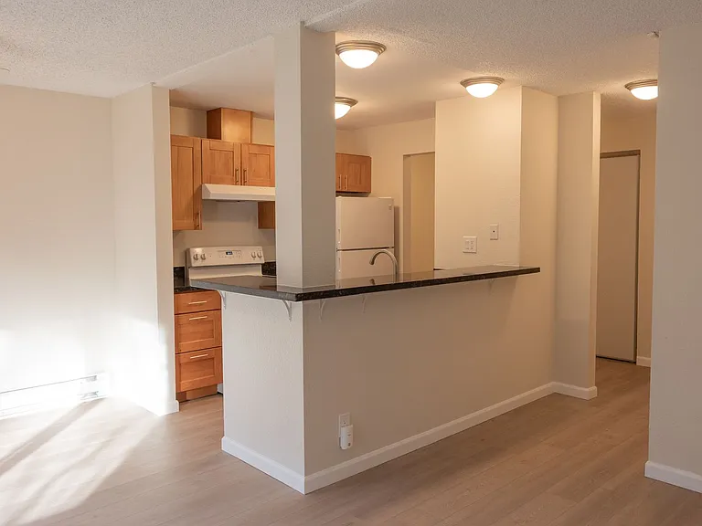 Willow Creek Apartments — Photo 35