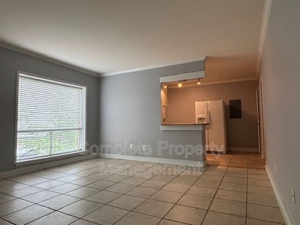 55 Hanover Cir S APT 206