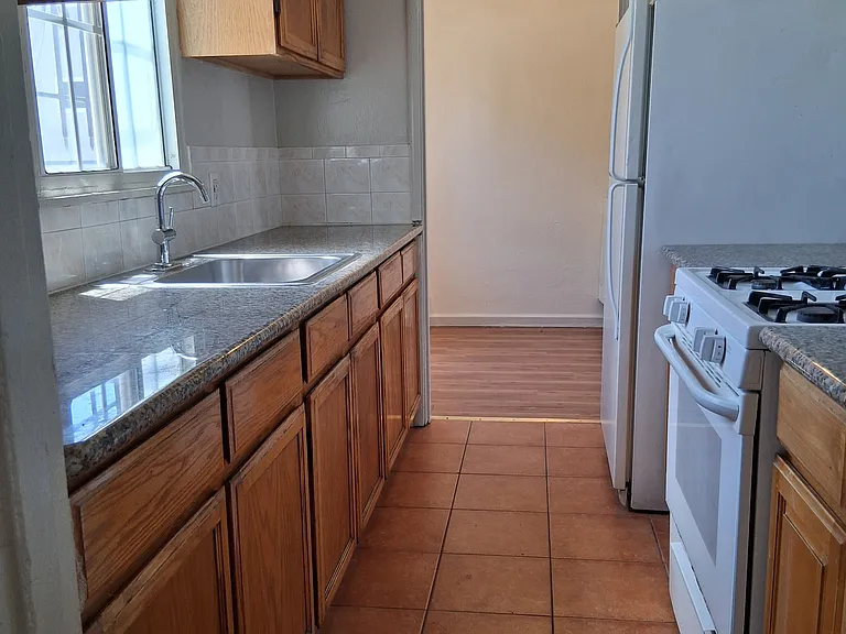 2138 High St #B — Photo 1