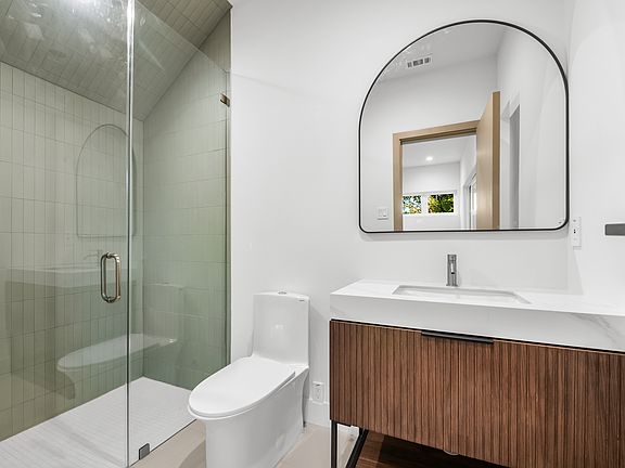 4th image of 1514 Holly Ave