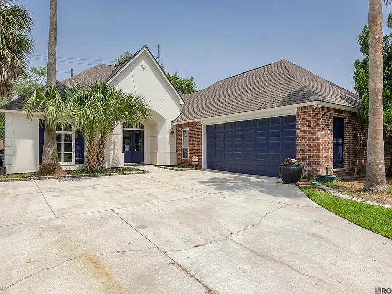 10417 Oakline Dr — Photo 1
