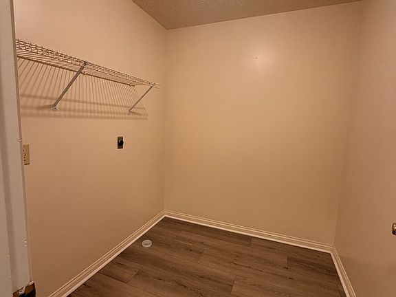 5th image of 408 Darley Crk